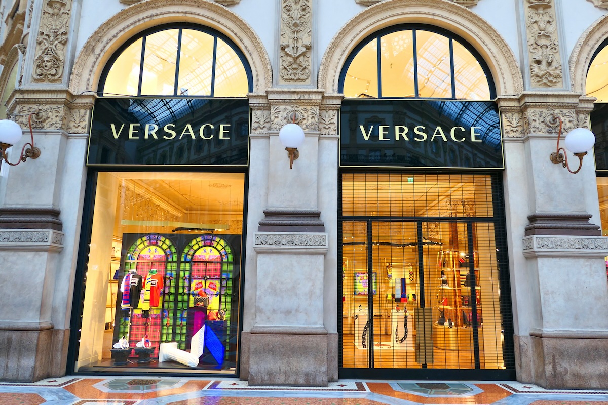 GXO e Versace rinnovano la partnership per la logistica omnichannel in Italia