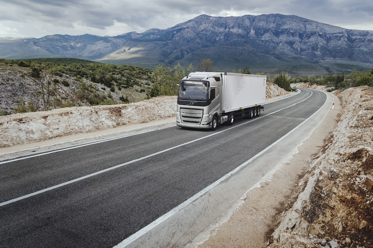 Logista integra la sua flotta con oltre 100 veicoli Volvo FH Aero, miglioranto le performance ESG